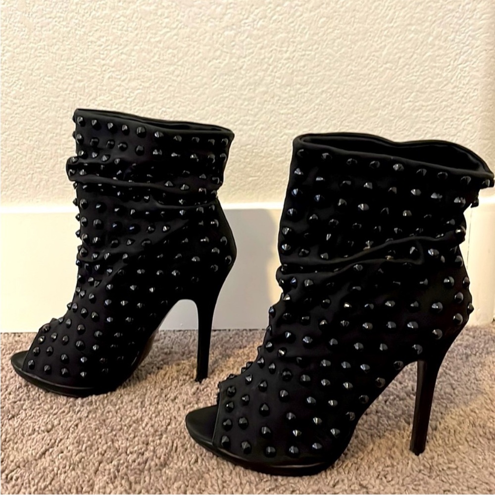 🖤🖤🖤Black Studded Ankle Boots🔥
